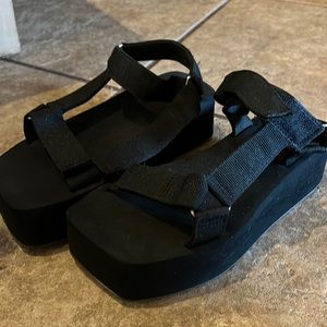 Forever 21 black sandals